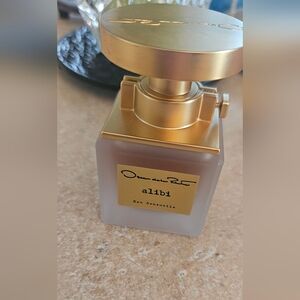 Oscar de la Renta Alibi